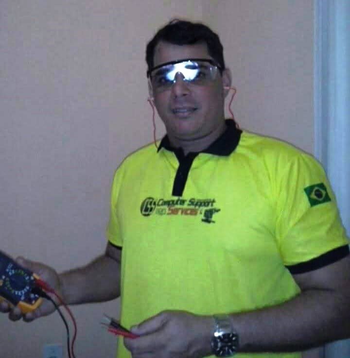 Técnico da CSS trabalhando em projeto